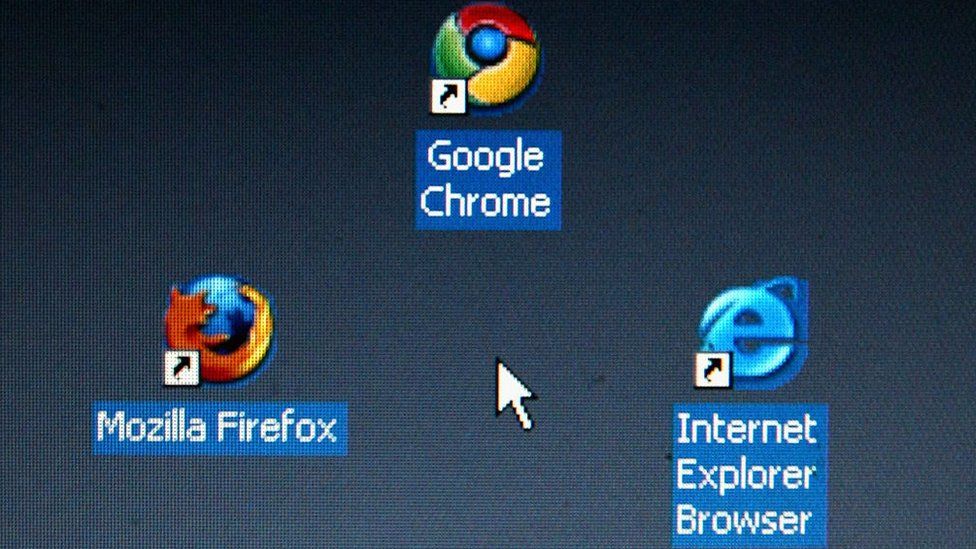 Captura de pantalla del escritorio de Windows de los navegadores Internet Explorer, Google Chrome y Mozilla Firefox