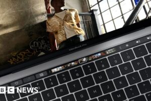 Apple resuelve demanda por teclado mariposa en EE. UU. por 50 millones de dólares