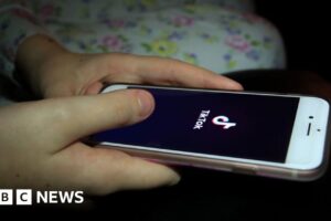 Los adolescentes recurren a TikTok e Instagram para obtener noticias, dice Ofcom